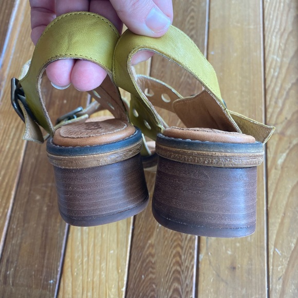 Leather boho Yellow Sandals - Picture 5 of 9